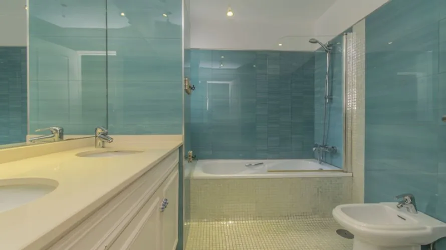 3 bedrooms apartment for sale , Nueva Andalucia, Spain No. 592 № 9