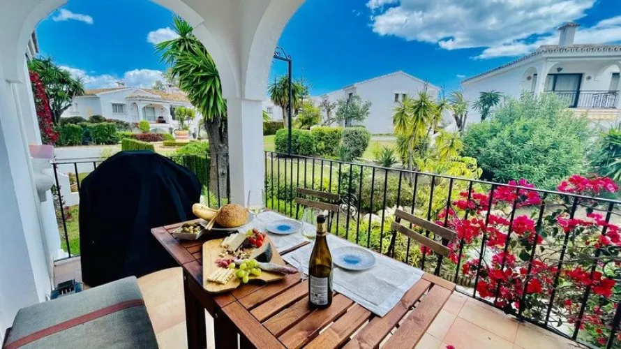 2 bedrooms apartment for sale , Estepona, Spain No. 680 № 1