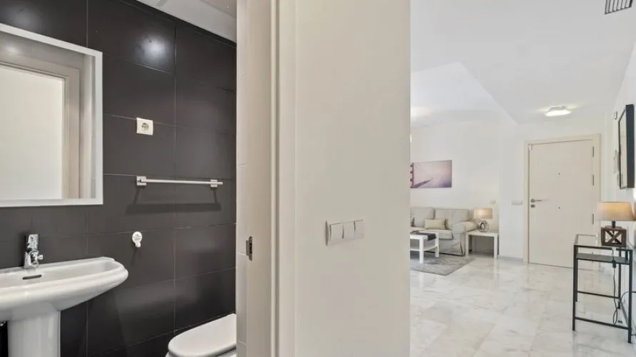 2 bedrooms apartment for sale , Estepona, Spain No. 645 № 9