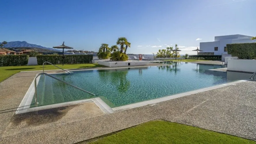 2 bedrooms apartment for sale , Estepona, Spain No. 654 № 1