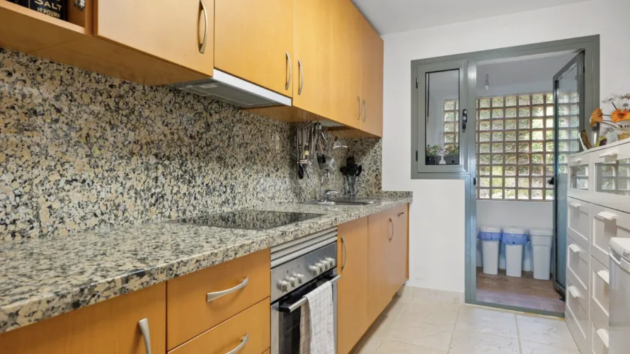 2 bedrooms apartment for sale , Estepona, Spain No. 520 № 25