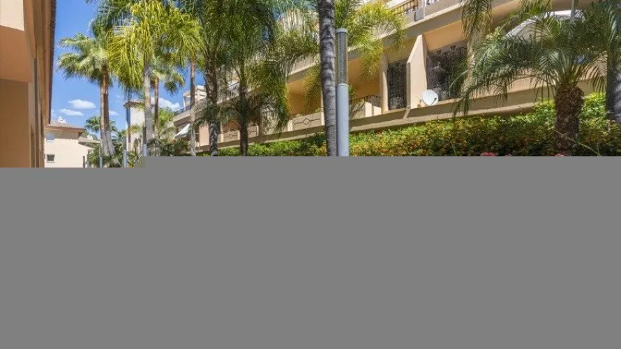 3 bedrooms apartment for sale , Estepona, Spain No. 650 № 1