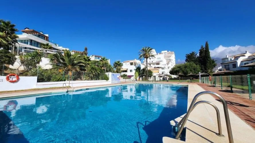 2 bedrooms apartment for sale , Estepona, Spain No. 444 № 1