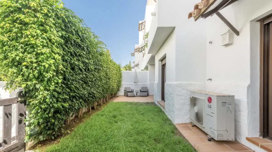 2 bedrooms apartment for sale , Estepona, Spain No. 466 № 2