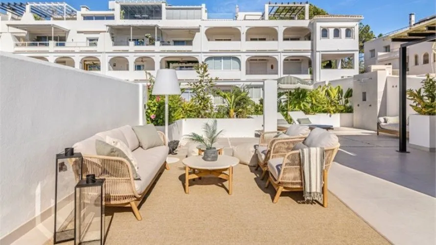 3 bedrooms duplex for sale , La Quinta, Spain No. 550 № 16