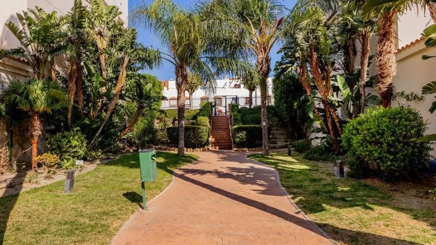 2 bedrooms penthouse for sale , Estepona, Spain No. 547 № 2