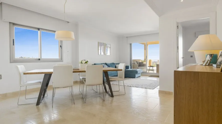 3 bedrooms apartment for sale , Estepona, Spain No. 445