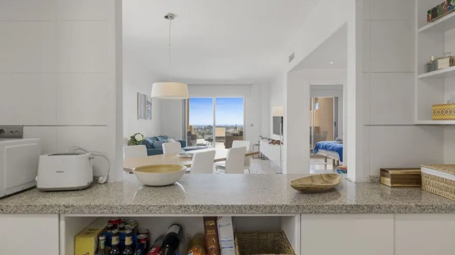 3 bedrooms apartment for sale , Estepona, Spain No. 445 № 5