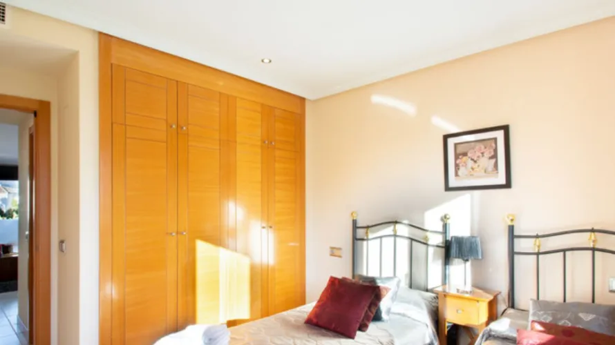 2 bedrooms apartment for sale , Estepona, Spain No. 694 № 11