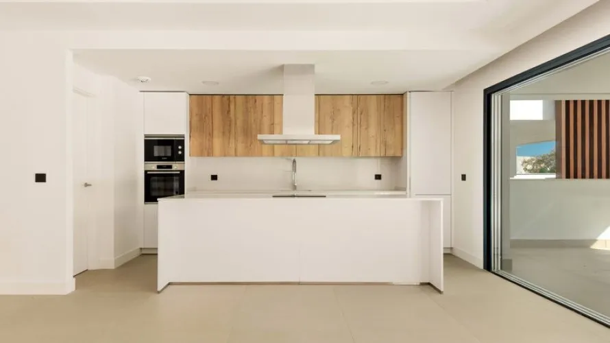 3 bedrooms apartment for sale , Estepona, Spain No. 295 № 5