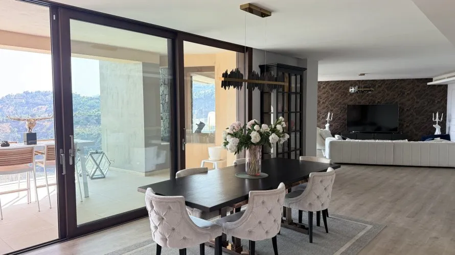 4 bedrooms apartment for sale , La Quinta, Spain No. 728 № 13