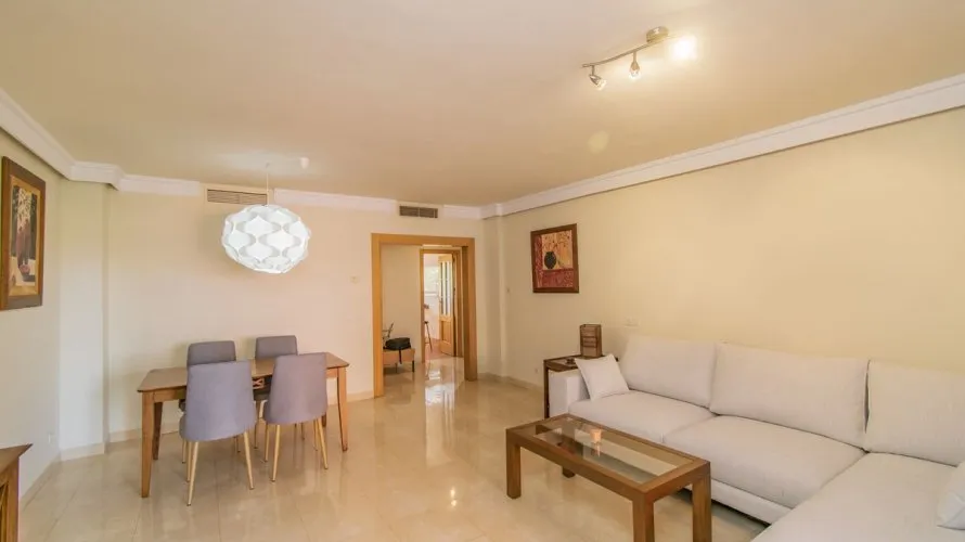 3 bedrooms apartment for sale , Estepona, Spain No. 664 № 2