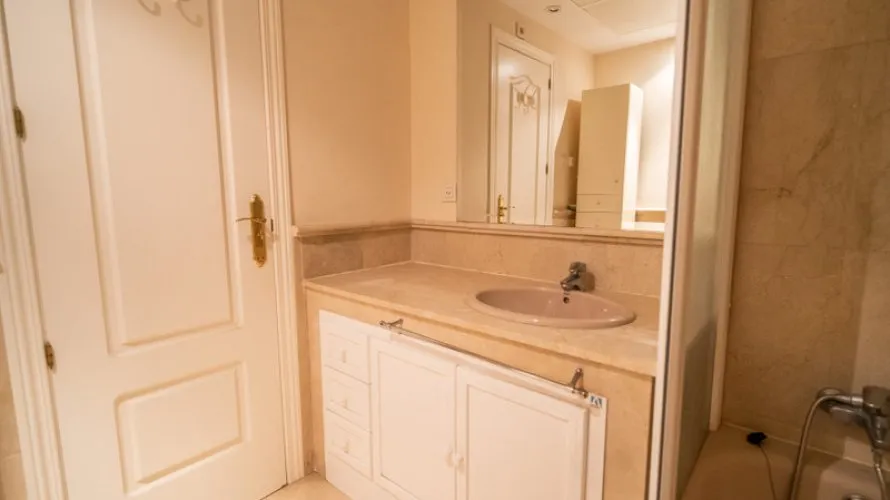 2 bedrooms apartment for sale , Estepona, Spain No. 483 № 11