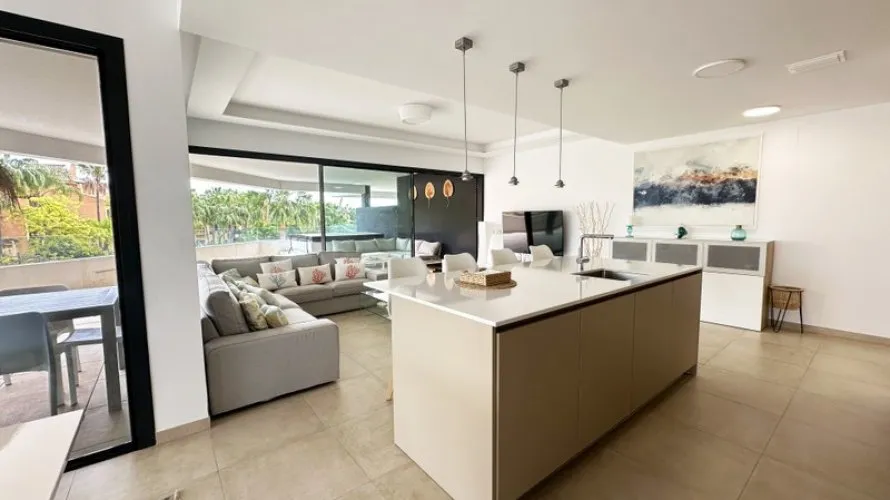 3 bedrooms apartment for sale , Estepona, Spain No. 707 № 6