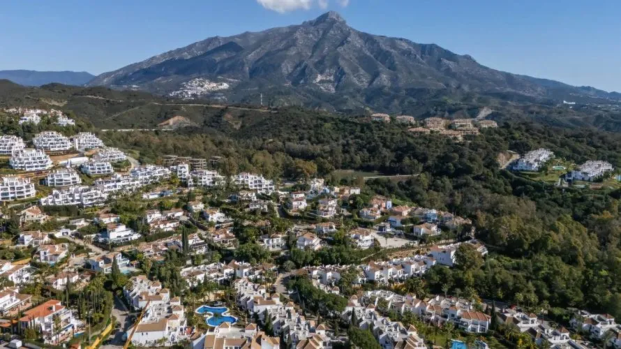 2 bedrooms apartment for sale , Nueva Andalucia, Spain No. 625 № 10