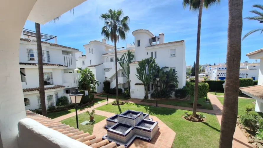 2 bedrooms apartment for sale , Nueva Andalucia, Spain No. 641 № 4