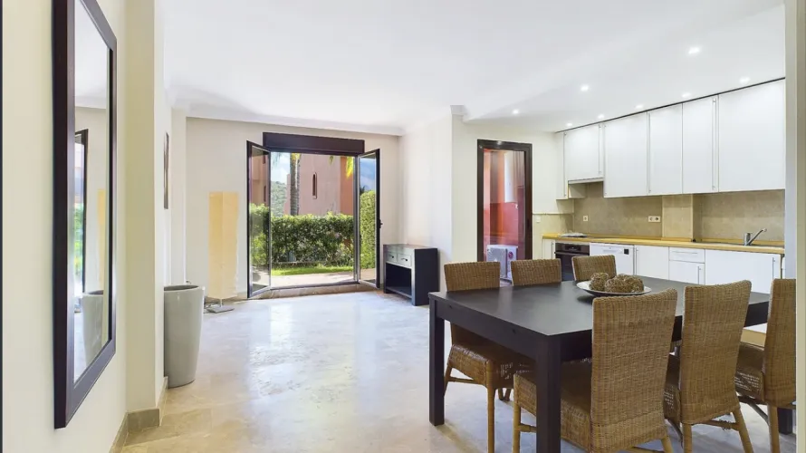 2 bedrooms apartment for sale , Estepona, Spain No. 440 № 2