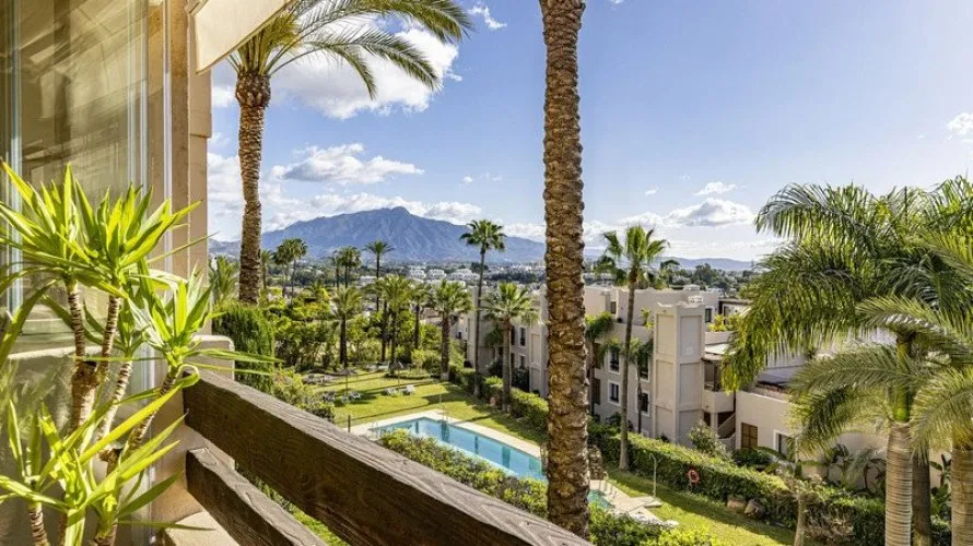 2 bedrooms apartment for sale , Estepona, Spain No. 653 № 5