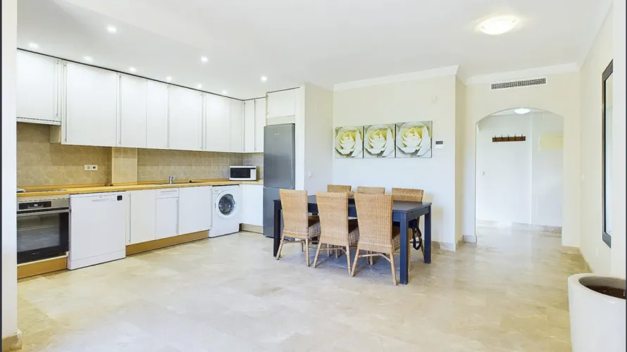 2 bedrooms apartment for sale , Estepona, Spain No. 440 № 3