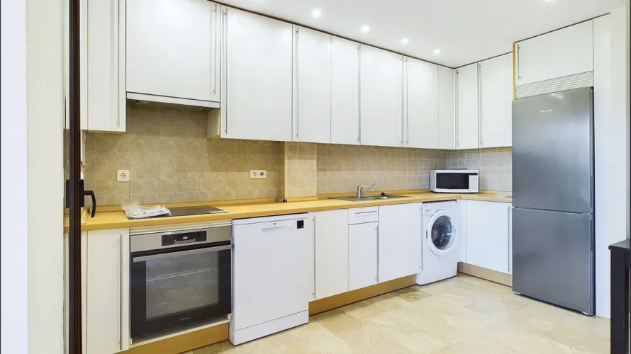 2 bedrooms apartment for sale , Estepona, Spain No. 440 № 1