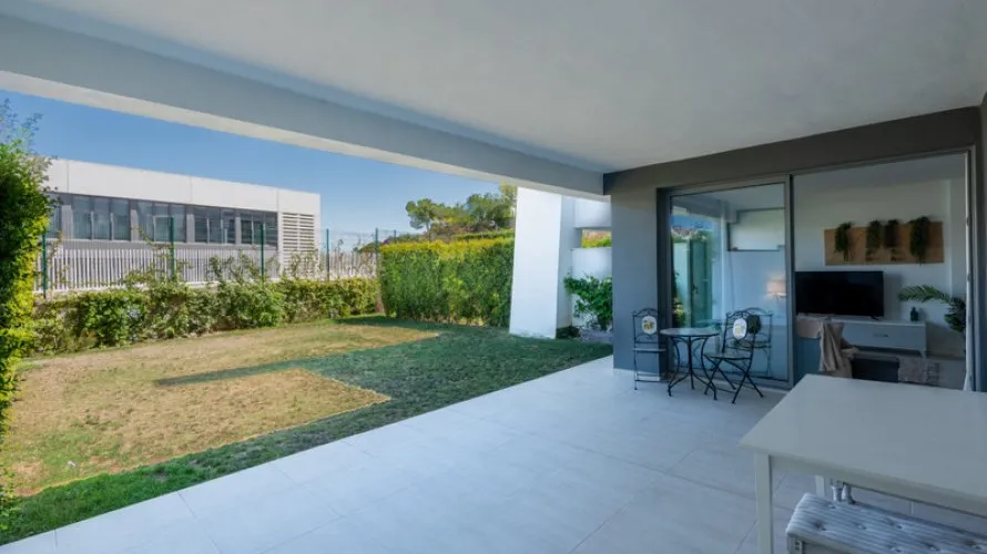 2 bedrooms apartment for sale , Estepona, Spain No. 563 № 3