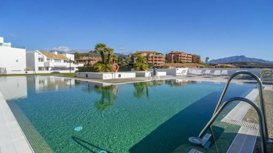 2 bedrooms apartment for sale , Estepona, Spain No. 654 № 4
