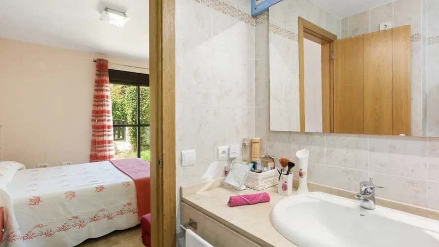 2 bedrooms apartment for sale , Estepona, Spain No. 490 № 9