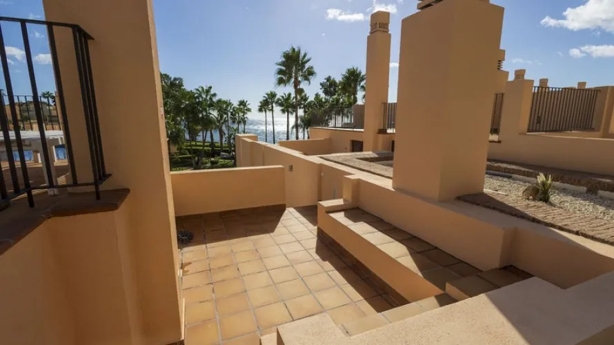 1 bedroom penthouse for sale , Estepona, Spain No. 524 № 2