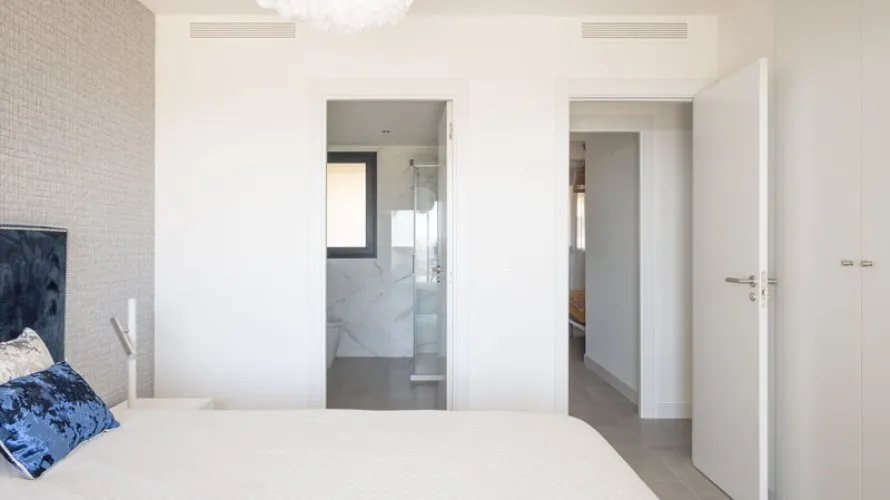 3 bedrooms apartment for sale , Estepona, Spain No. 548 № 16