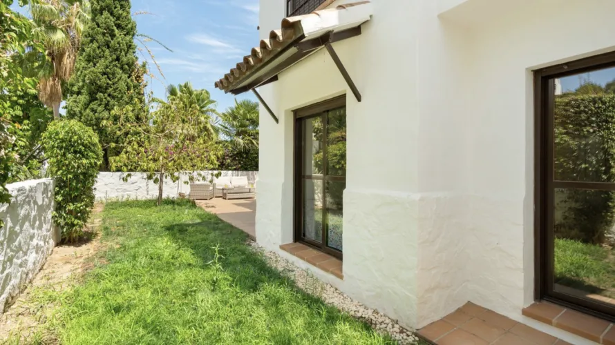 2 bedrooms apartment for sale , Estepona, Spain No. 490 № 3