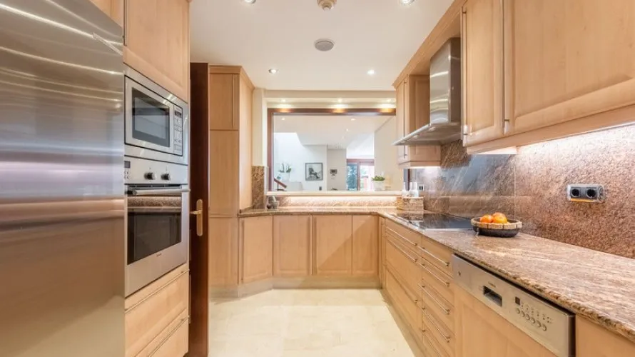 3 bedrooms duplex for sale , Estepona, Spain No. 244 № 4