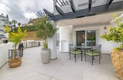 2 bedrooms apartment for sale , La Quinta, Spain No. 549