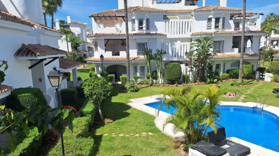 2 bedrooms apartment for sale , Nueva Andalucia, Spain No. 641 № 13