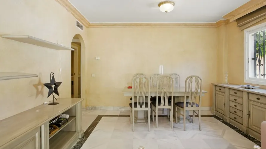 3 bedrooms apartment for sale , Marbella, Spain No. 699 № 2