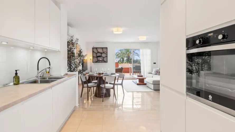 2 bedrooms apartment for sale , Manilva, Spain No. 705 № 5