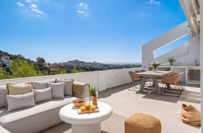 3 bedrooms apartment for sale , La Quinta, Spain No. 565