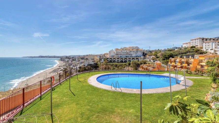 2 bedrooms apartment for sale , Fuengirola, Spain No. 692 № 13