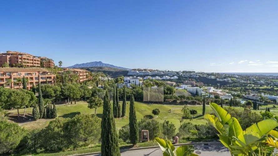 2 bedrooms apartment for sale , Estepona, Spain No. 654 № 7