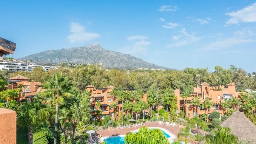 3 bedrooms apartment for sale , Nueva Andalucia, Spain No. 361 № 16