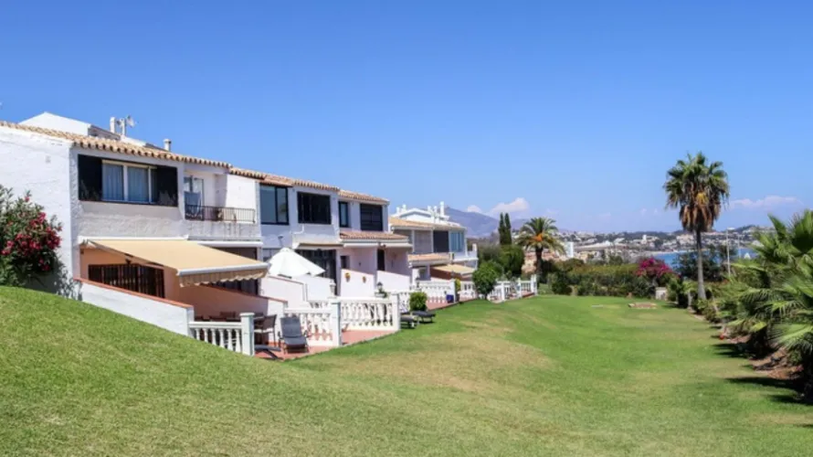 2 bedrooms apartment for sale , Mijas Costa, Spain No. 402 № 6