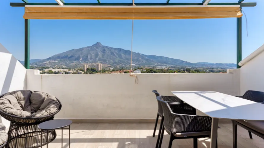 2 bedrooms duplex for sale , Nueva Andalucia, Spain No. 732 № 5