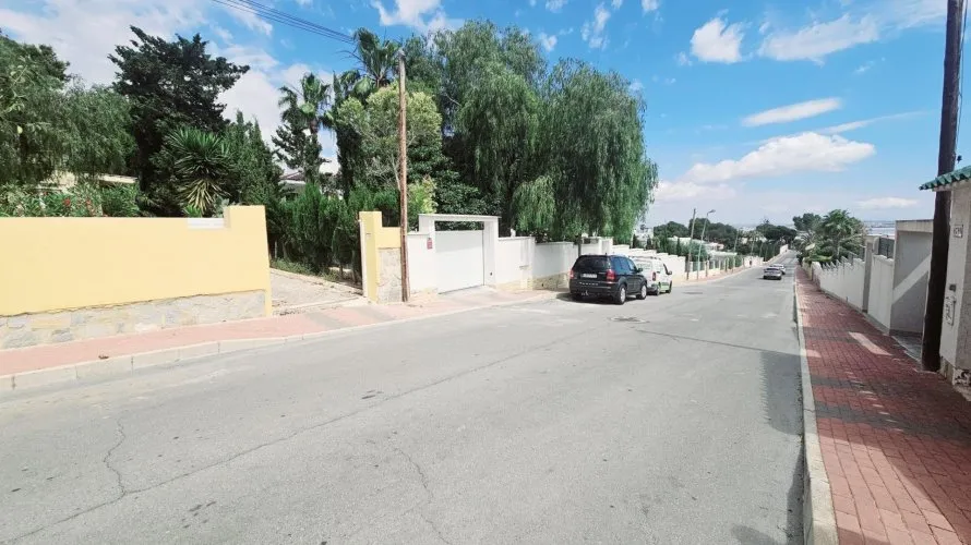 4 bedrooms apartment for sale, Torrevieja, Spain No. 1699 № 1