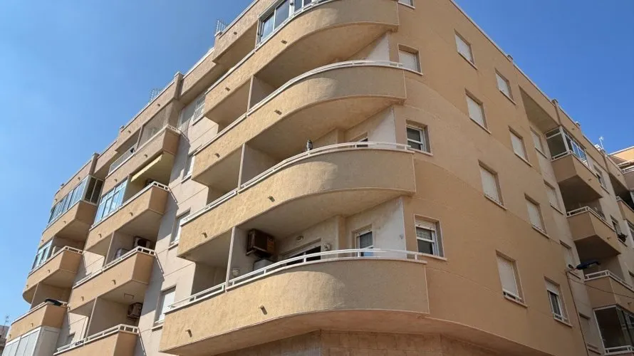 1 bedroom apartment for sale, Torrevieja, Spain No. 1143 № 1