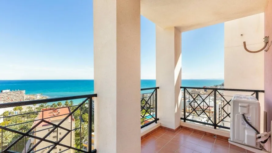 2 bedrooms apartment for sale, Torrevieja, Spain No. 1684 № 1