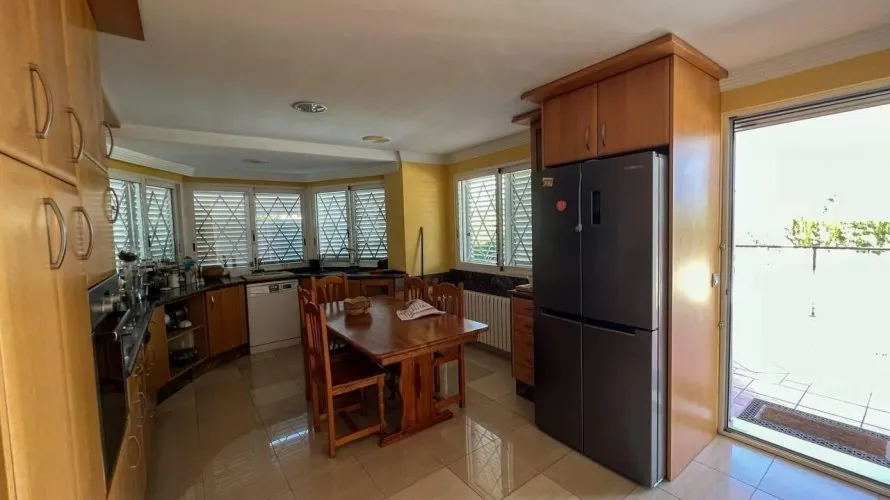 4 bedrooms apartment for sale, Manises, Spain No. 1789 № 19