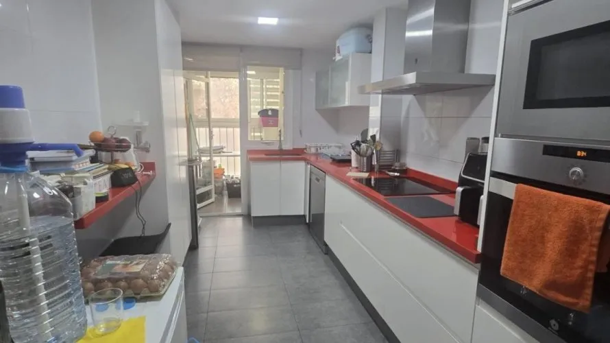 4 bedrooms apartment for sale, Paterna, Spain No. 2087 № 19