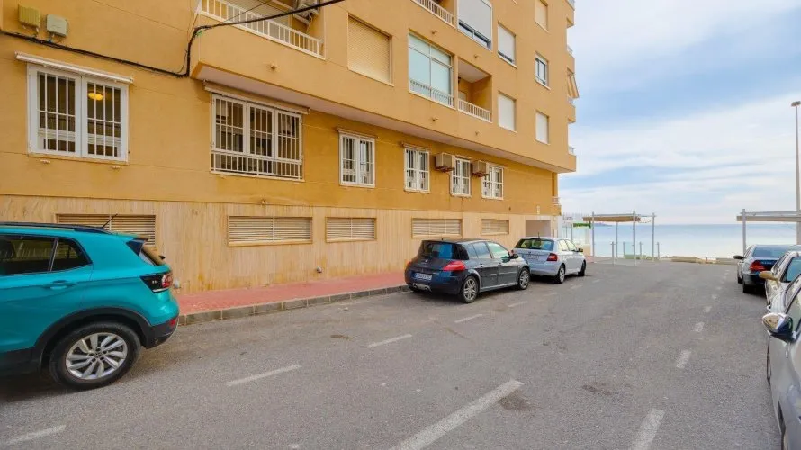 2 bedrooms apartment for sale, Torrevieja, Spain No. 2279 № 1