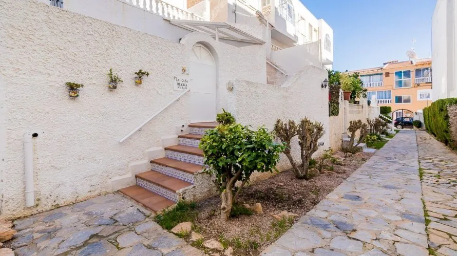51m² apartment for sale, Torrevieja, Spain No. 2220 № 4