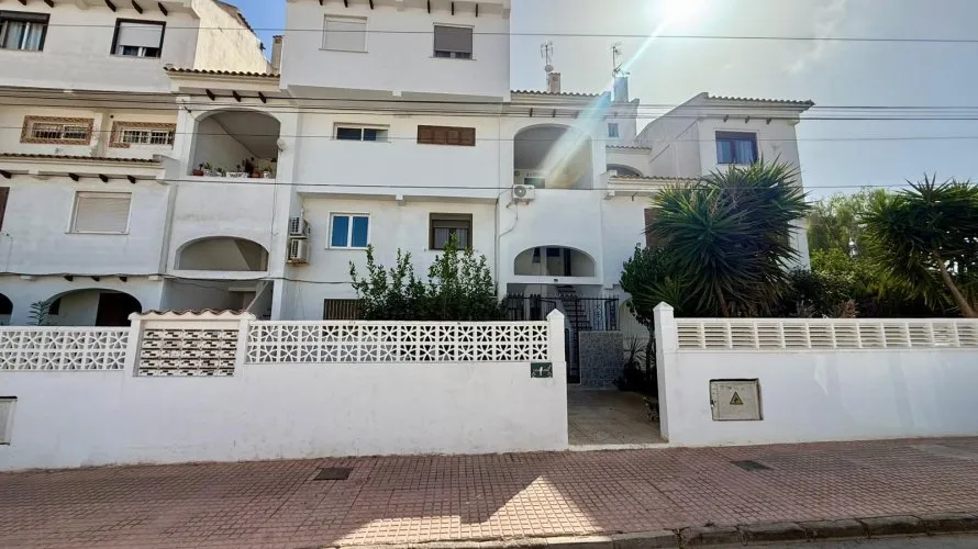 1 bedroom penthouse for sale, Torrevieja, Spain No. 2574 № 2
